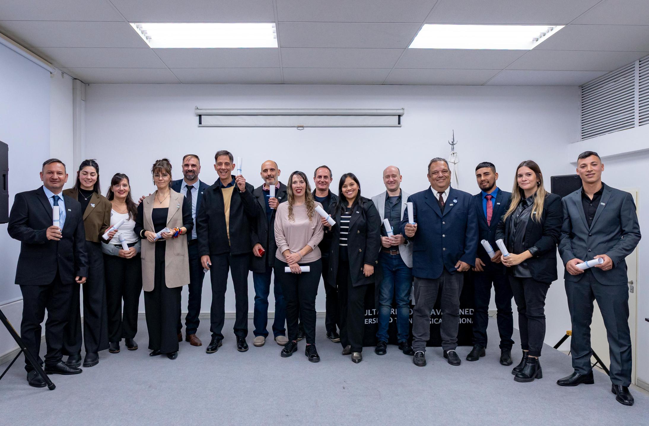 NUEVA PROMOCIÓN DE PROFESIONALES DE CARRERAS DE POSGRADO Y DEL CICLO DE LICENCIATURAS